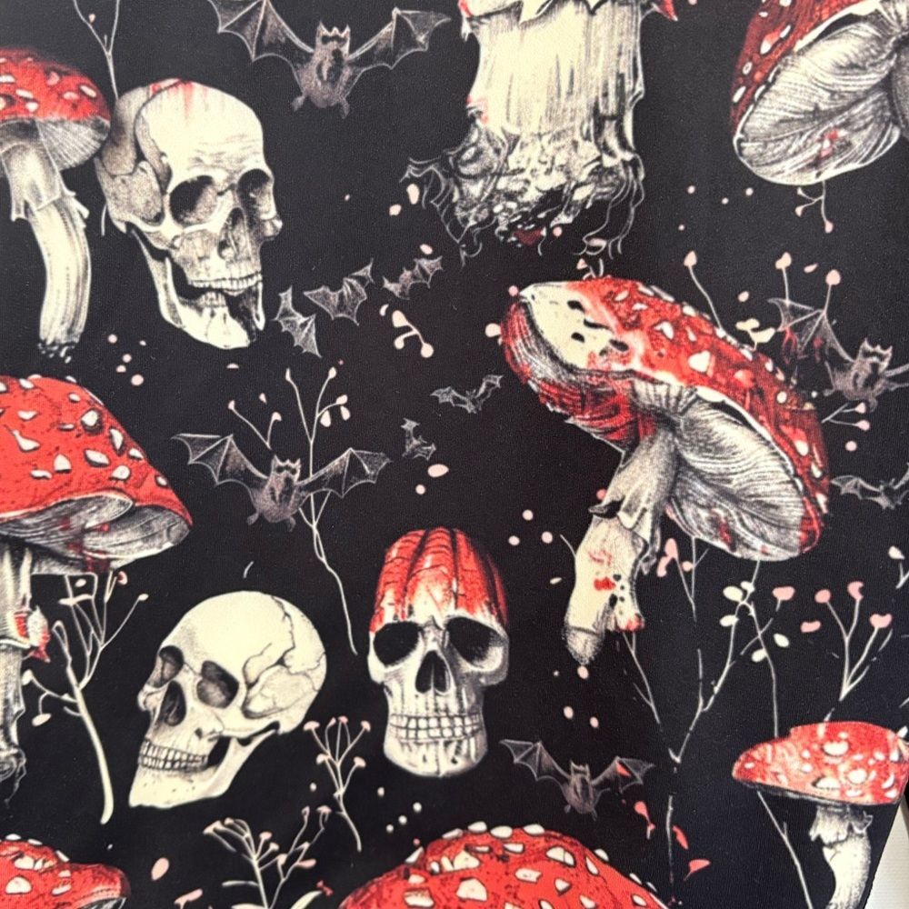Skull & Mushroom Graphic All Over Print Biker Shorts Womens Size Small Black Red - Picture 5 of 9